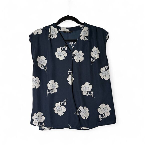 Banana Republic Tops - Banana Republic Sleevelss Navy Floral V-Neck Blouse, Size‎ XS Petite